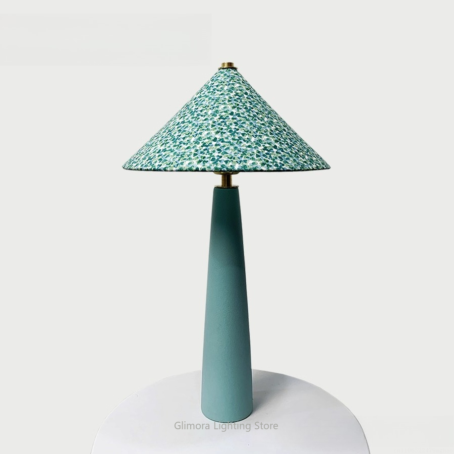 Century Textile & Sewing Supply Photos - Lampada da tavolo a forma di